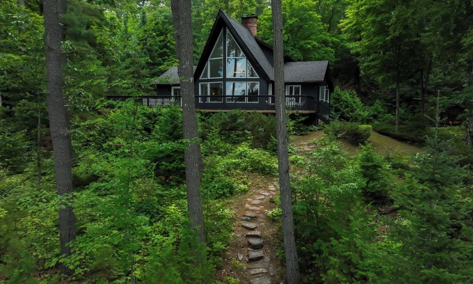 North Frontenac Cabaña | Modern Scandinavian-Influenced Waterfront Cottage in North Frontenac