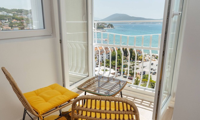 Igalo Condominio | Modern Sea Escape 2br