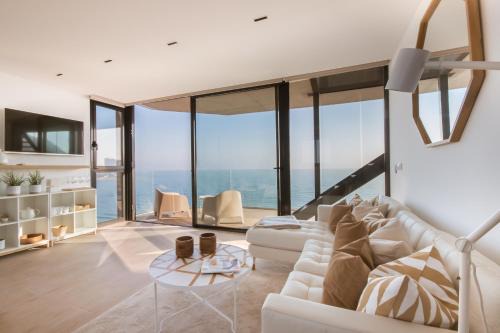 L'Albufereta Apartamento | Modern sea front jacuzzi Blue Sky