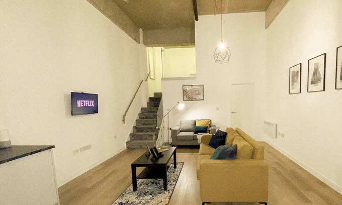 West Bromwich Apartamento | Modern Serviced Duplex Apartments by Repose