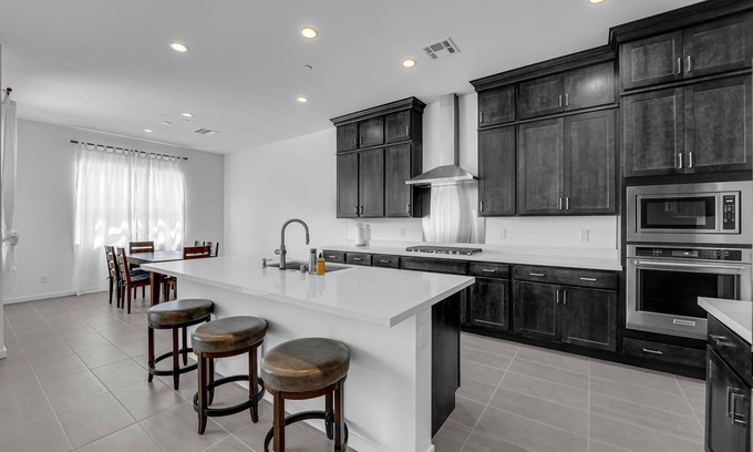Las Vegas Casa | Modern Single-Story Retreat - Prime Summerlin - Garage EV Charger - Top School
