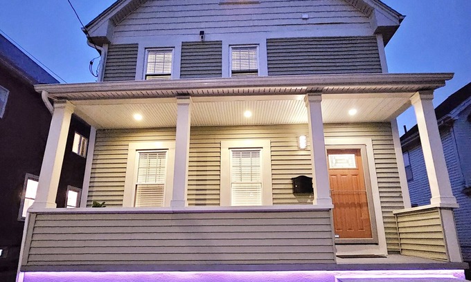 South Medford Casa | Modern Smart Home with EV charger Near Boston & Harvard, 0.7 miles to MBTA
