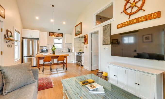 Solomons Casa | Modern Solomons Cottage Rental - Walk to Island!
