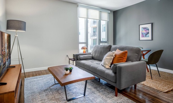 South of Market Apartamento | Modern SoMa 1BR w/ Gym + Roofdeck near BART (Civic Center) by Blueground
