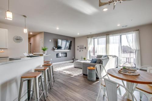 Sheboygan Apartamento | Modern South Pier Condo on Sheboygan River!
