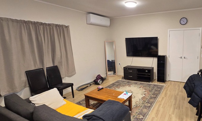 Lower Hutt Casa | Modern Space, Affordable Rate