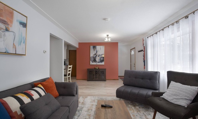 Columbia Heights Casa | Modern, spacious 3BDR house 15 min to Downtown Minneapolis