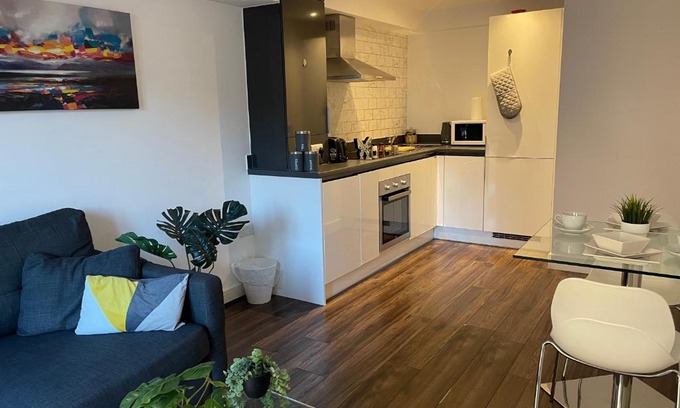 Bordesley Apartamento | Modern Spacious 1 Bed Flat In Birmingham City Centre With Free Parking, Fast Free WiFi And Netflix