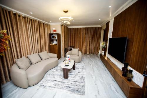 Accra Casa | Modern Spacious 1BR Studio Apt with Smart lock, Fast Wifi & Secure parking in Oyarifa, Accra