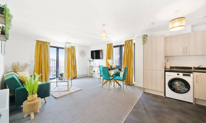 George Green Apartamento | Modern Spacious 2 Bed 2 Bath Apartment