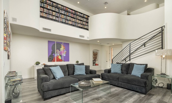 Chandler Casa | Modern Spacious 2 Master Bedroom Cal King with Loft & Pool Sleeps 6