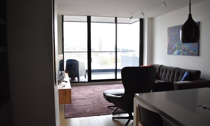 Richmond North Apartamento | Modern + Spacious 2BD/2Bath - Stunning City Views!
