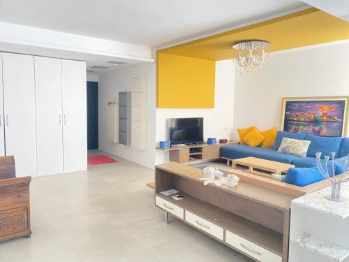 La Ville Haute Apartamento | Modern & Spacious 2BR- Ville Haute Kenitra-Garage