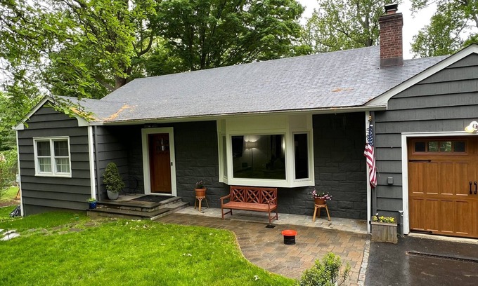 Ardsley Casa | Modern & Spacious 3-Bedroom Home Family-Friendly Fireplace Patio & BBQ