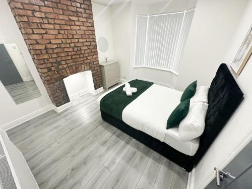 Liverpool Casa | Modern & Spacious, 4 BR , 9ppl FREE WIFI & Parking