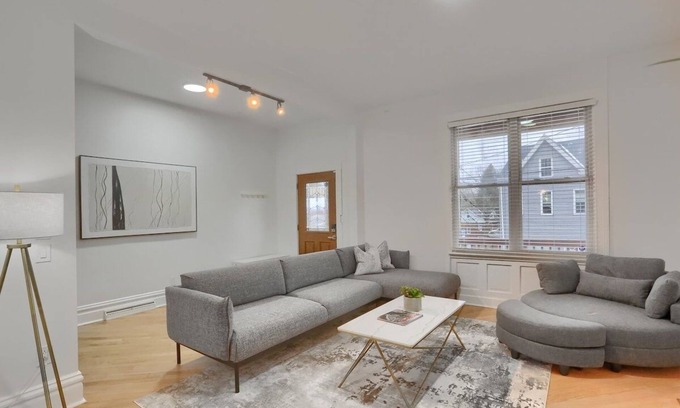 Pittsburgh Casa | Modern & Spacious 4BD House in Pittsburgh w/Prkg