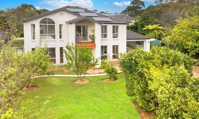 Belrose Casa | Modern spacious 5-bedroom home in Northern Beaches