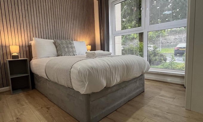 Liverpool Apartamento | Modern Spacious Apartment in Private Grounds
