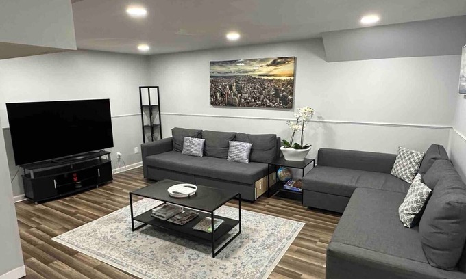 Watertown Apartamento | Modern, Spacious, bright, private apartment