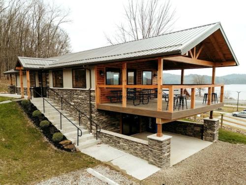 Scio Casa | Modern Spacious Cabin with Jacuzzi and Panoramic Views in Ohio