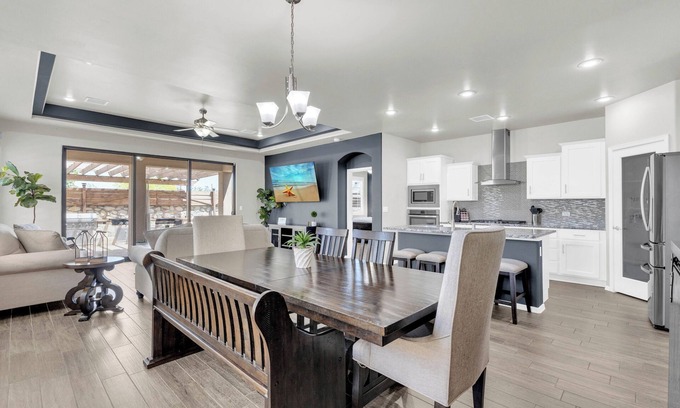 Biggs Field Casa | Modern Spacious Family Retreat- Comfort & Style Await