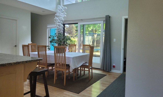 Haller Lake Casa | Modern, spacious five bedroom home on quiet street