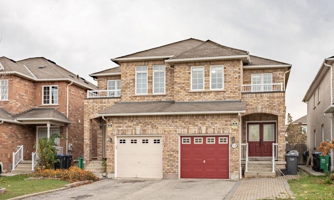 Meadowvale Village Casa | Modern & Spacious Home with Large Patio – Perfect for Relaxation!