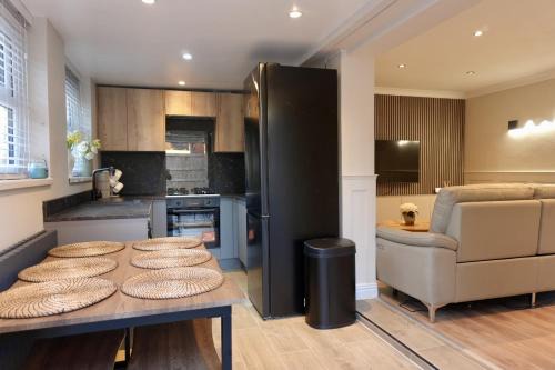 Oldham Casa | Modern, Spacious Home Near Manchester - Perfect for Families group