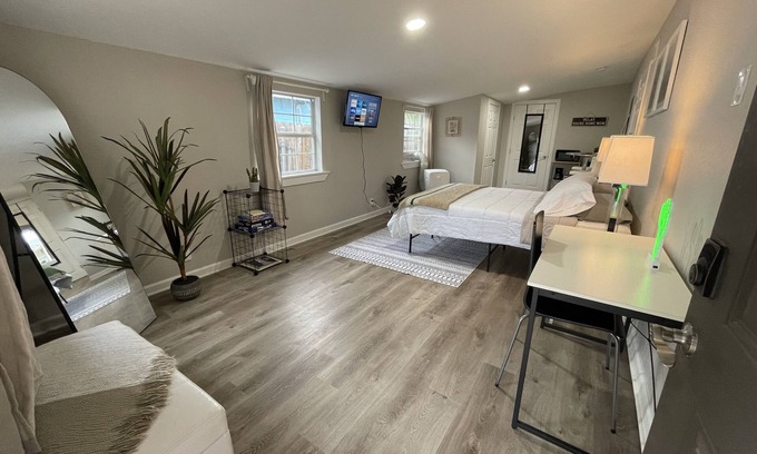 Shearer Hills - Ridgeview Casa | Modern Spacious Suite in Central SA/10 min to Downtown! RiverWalk! The Alamo!