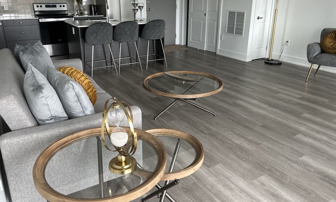 Fenelon Falls Apartamento | Modern, spacious two bedroom condo with a lake view from windows and balcony