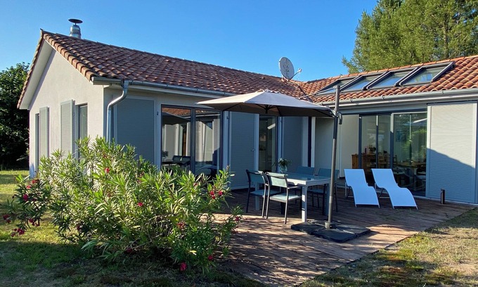 Bias Casa | Modern, spacious vacation home with garden, 5 minutes to the Atlantic Ocean
