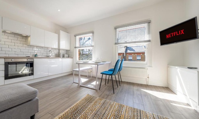 Queen's Park Apartamento | Modern Split Level 2BR Spacious Apt Maida Vale