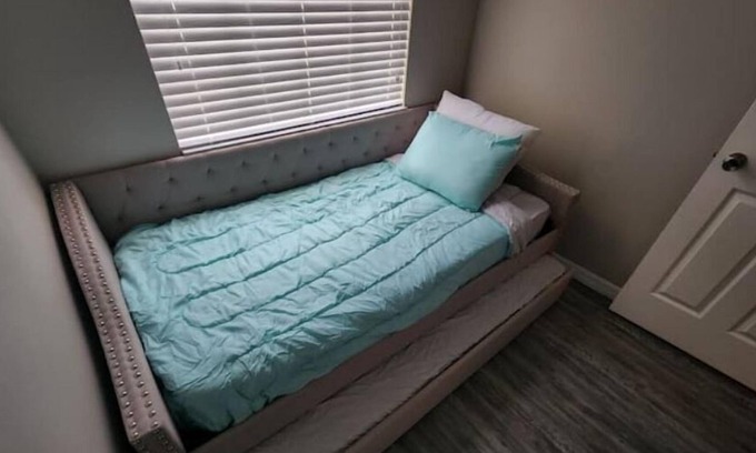 Tampa Palms Apartamento | Modern Spot w Pools, Gym & Trail