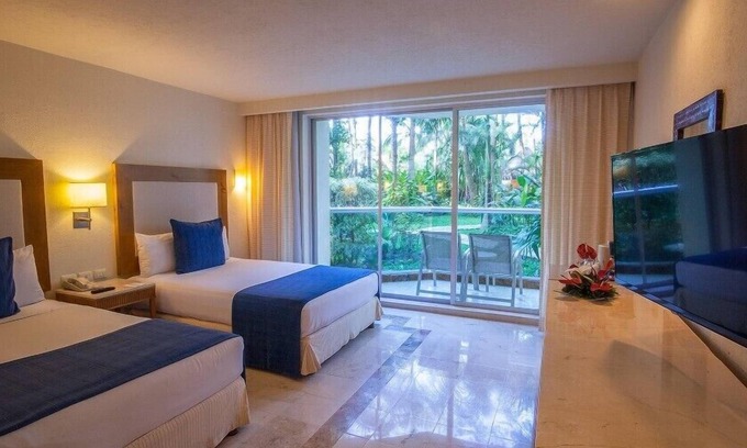 Cozumel Hotel | Modern Studio at Grand Park Cozumel with Pool & Spa