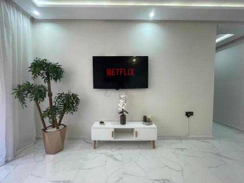 Camp El Ghoul Apartamento | Modern Stay 3 bedroom City Center with Balcony