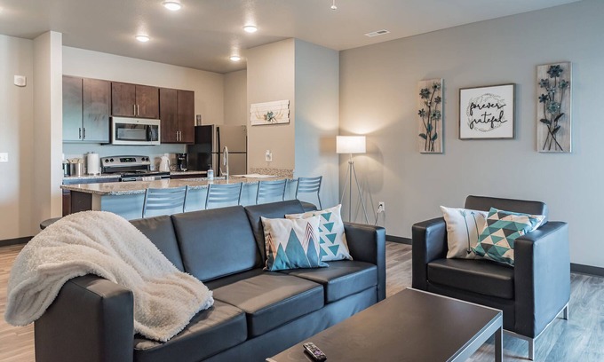 Ames Apartamento | Modern Stay Near Jack Trice Stadium - Walk to ISU