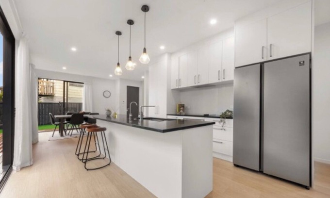 Mount Wellington Casa | Modern Stay: Near Sylvia Park