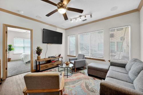 West Campus Apartamento | Modern Stay With Resort Style Perks