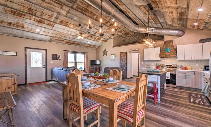 Morgan Mill Casa | Modern Stephenville Farmhouse 8 Mi to Dtwn!