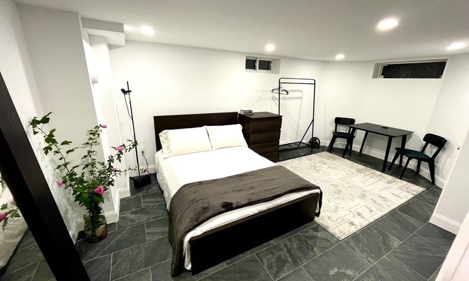 Weehawken Casa | Modern Studio, steps from breathtaking views of NYC Skyline, mins from midtown.