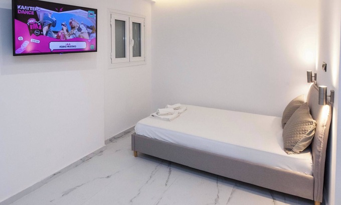 Platia Viktorias Apartamento | Modern Studio by ASOE with Relaxing Bathtub