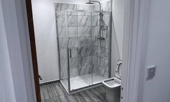 Rushden Apartamento | Modern Studio, Free Parking!