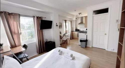 Chelsea Riverside Apartamento | Modern Studio in London by Stayfolk, Ideal for Short Stays - Sleeps 2