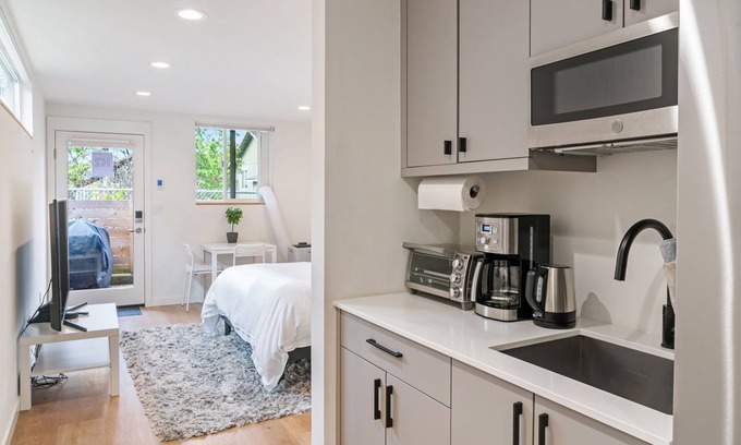 Columbia City Apartamento | Modern Studio in Trendy Seattle Neighborhood