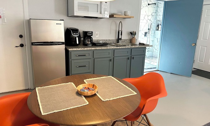 Central Oklahoma City Apartamento | Modern Studio Retreat Stylish Spacious MR