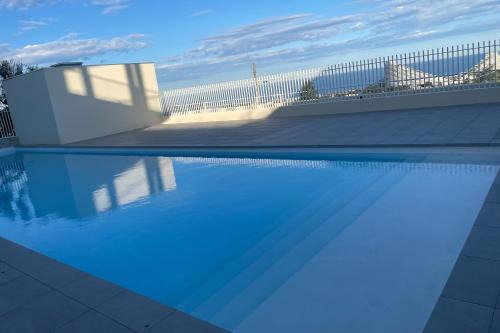 Bastide Giraud Apartamento | Modern studio - terrace - pool