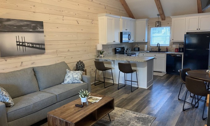 Mid America Cabina | Modern Style Cabin by the Lake