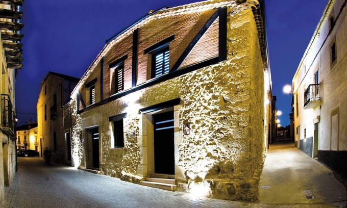 Pradena Chalet De Esquí | Casa rural estilo moderno con calidades cinco estrellas