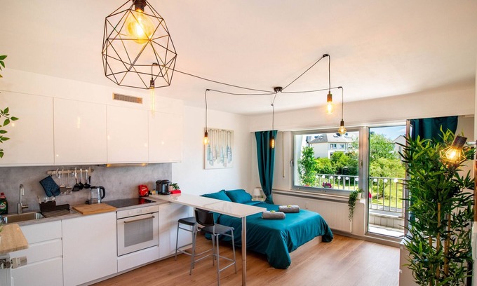 Gasperich Apartamento | Modern Style Studio w/ Balcony + Smart TV. Business / Leisure.
