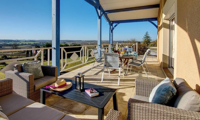 Duras Villa | Modern Style Villa with Separate Studio, Large Grounds, Private Heated Pool - 15mins walk to Duras!